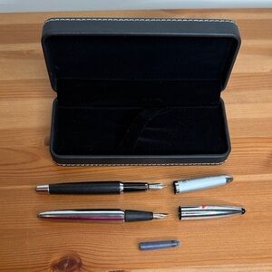 Set of 2 fountain pens with case